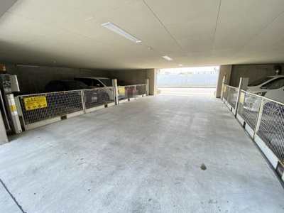 【駐車場】 | クラウンセゾン深井 | 玄関にシューズボックスありますよ！玄関周りもスッキリ片付きますね♪