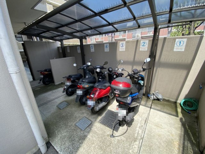 【その他共用部分】 | クラウンセゾン深井 | 屋根付きのバイク置場です♪