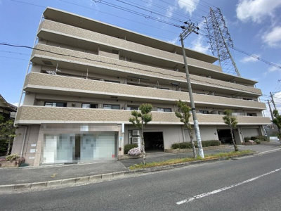 【外観】 | クラウンセゾン深井 | LDKは約17.1帖で、ご家族皆様でゆったり寛いでいただける空間です♪