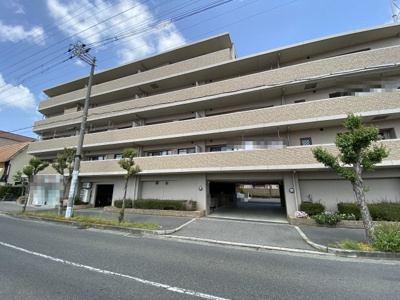 【外観】 | クラウンセゾン深井 | リビングに隣接した和室はお子様の遊ぶスペースや客間など、多目的にご利用いただけます♪