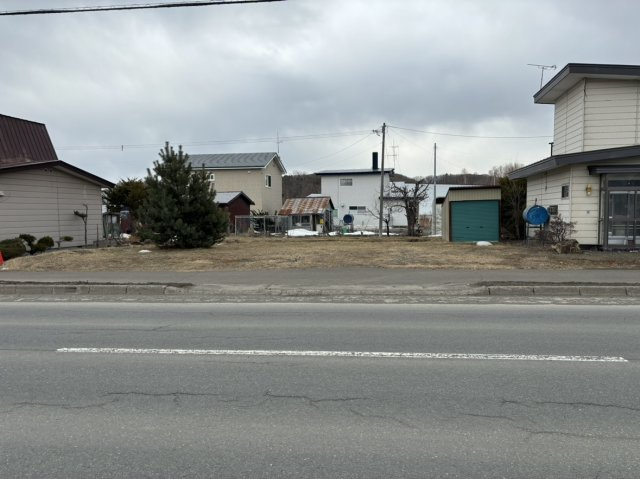 北見市相内町２７９番４　売地の前面道路含む現地写真
