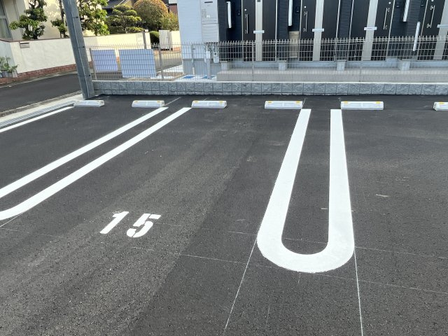 コンフォール　エスパールの駐車場