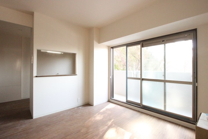 ロイヤル山王の居間・リビング