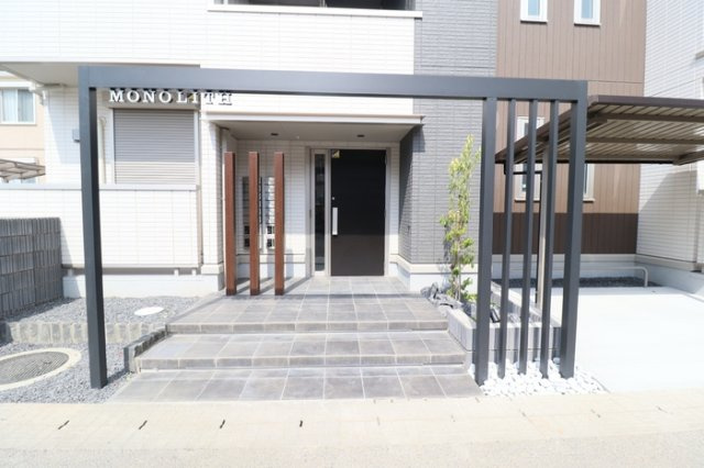 MONOLITHのエントランス