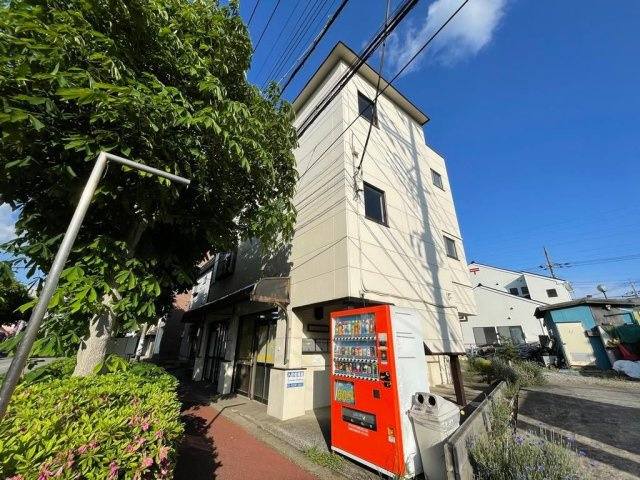 松戸市二十世紀が丘萩町の一棟マンションの外観