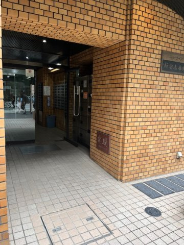 ニューライフ新宿参番館のエントランス