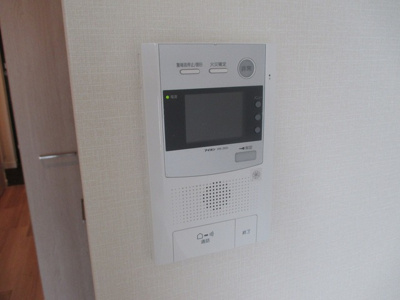 【セキュリティ】 | プレサンス新大阪ザ・デイズ | モニターホンは来訪者の顔が見え安心ですね