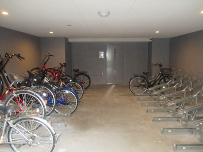 【その他共用部分】 | プレサンス新大阪ザ・デイズ | 屋内駐輪場です