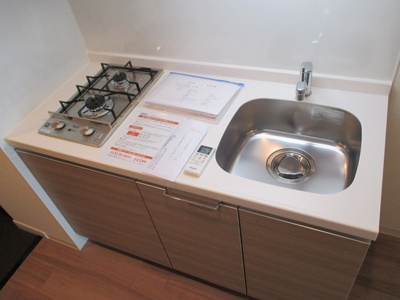 【キッチン】 | プレサンス新大阪ザ・デイズ | まな板スペースがうれしいシステムキッチンです