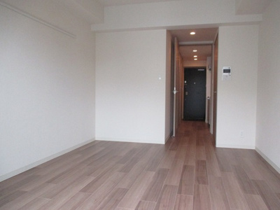 【居間・リビング】 | プレサンス新大阪ザ・デイズ | 室内は落ち着いた配色なので家具も合わせやすいですね