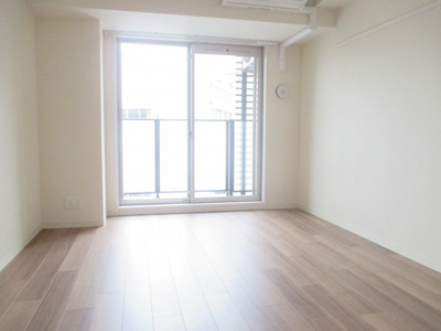 【居間・リビング】 | プレサンス新大阪ザ・デイズ | 室内は落ち着いた配色なので家具も合わせやすいですね