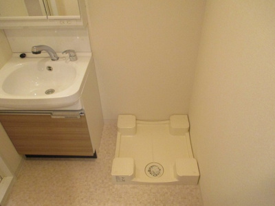 【設備】 | プレサンス新大阪ザ・デイズ | 室内洗濯置き場です