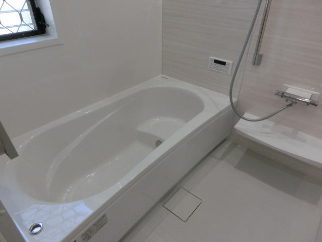 【No.7095】浜坂8丁目中古住宅/4LDK/リフォーム済/P4台可の浴室