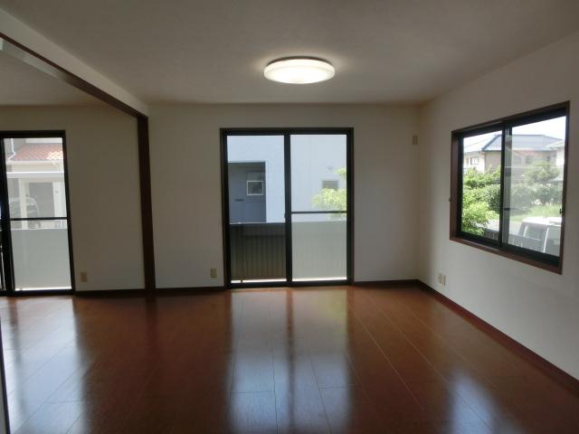 【No.7095】浜坂8丁目中古住宅/4LDK/リフォーム済/P4台可の居間・リビング