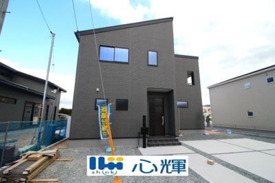 【外観】 | リーブルガーデン防府市仁井令第６（４号棟） | 明るい日差しが差し込む現地。車もゆったり駐めることができます。ぜひ現地をご覧ください。
