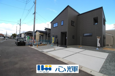 【前面道路含む現地写真】 | リーブルガーデン防府市仁井令第６（４号棟） | 整備された道路に面する現地は、コミュニティー以外の方々の出入りも少なく、お車の出し入れも楽々です。
