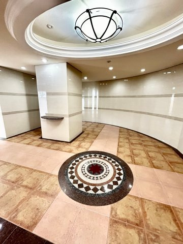 Luxe広芝のエントランス