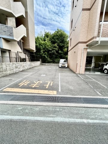 Luxe広芝の駐車場