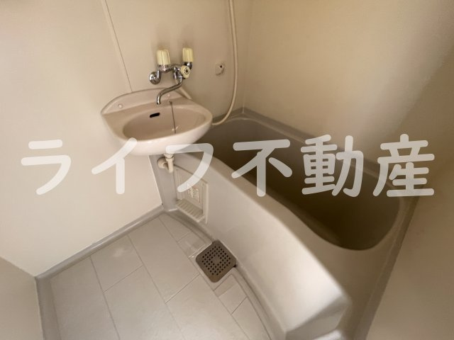 ラ・メゾン ( 近畿大学 一人暮らし )の浴室|日々の疲れを癒すお風呂付です