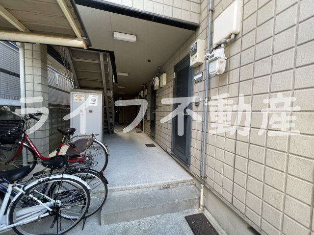 ラ・メゾン ( 近畿大学 一人暮らし )のエントランス|毎日通るエントランスはこのようになっています