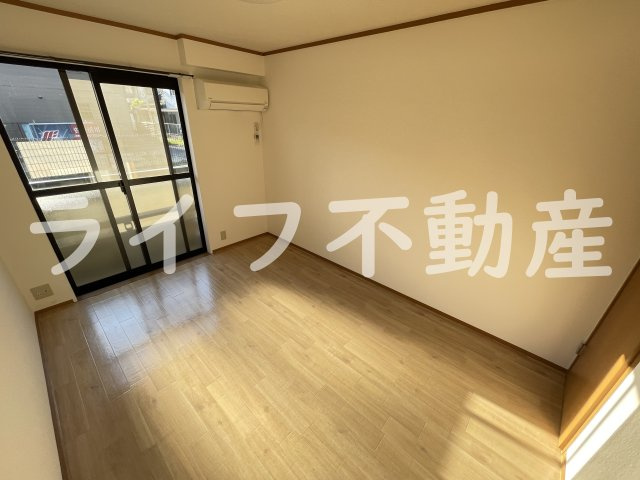 ラ・メゾン ( 近畿大学 一人暮らし )の居間・リビング|使いやすいリビングです