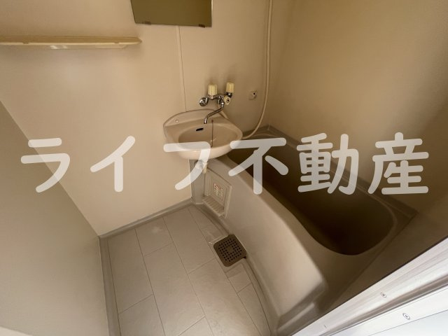 ラ・メゾン ( 近畿大学 一人暮らし )の浴室|お風呂です