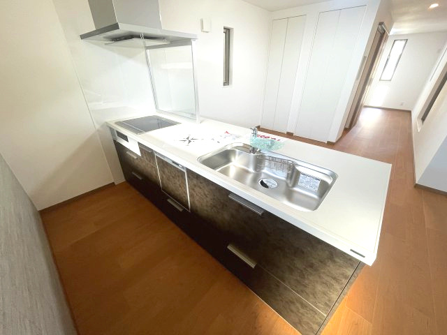 西区観音新町三丁目　№34849のキッチン|対面式システムキッチン
食洗機付き