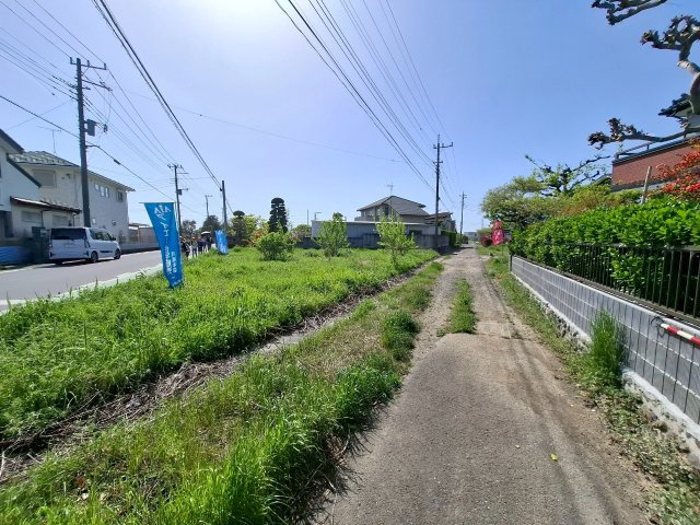 土地　比企郡川島町下伊草の前面道路含む現地写真|陽当たり良好