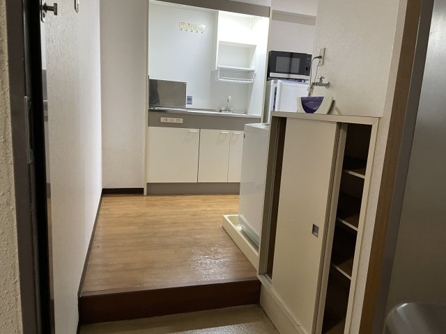 ファミール中野1の玄関