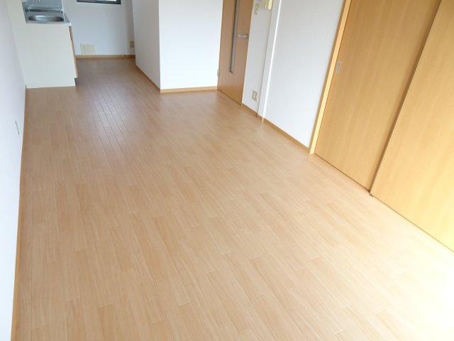 メルベーユ芝原Aの居間・リビング