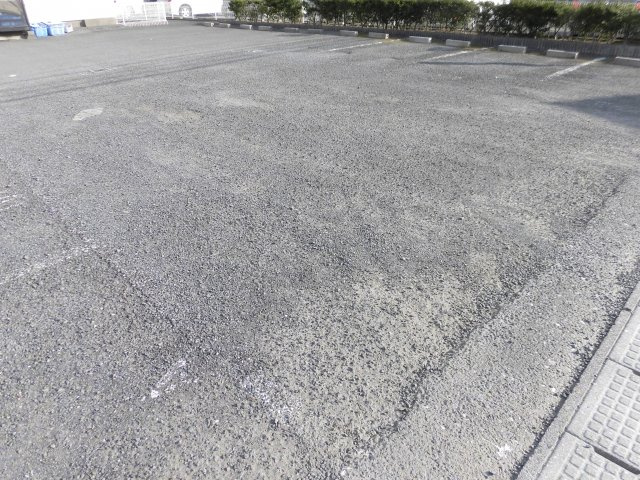 コンフォールＬの駐車場