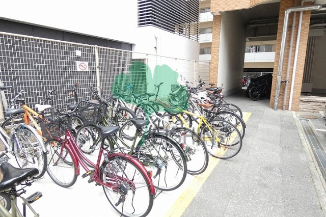 メゾンドミラージュの駐車場