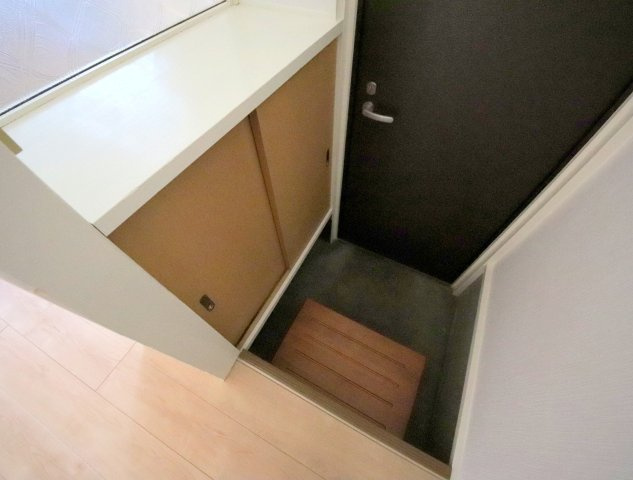 生駒市俵口町のテラスの玄関