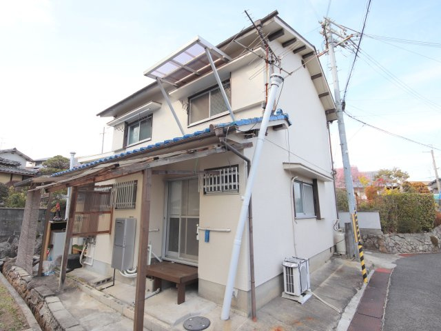 生駒市俵口町のテラスの外観