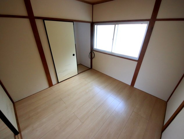 生駒市俵口町のテラスの洋室