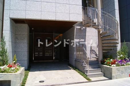 ボーベル南船場のエントランス|選べる家電プランあり！！