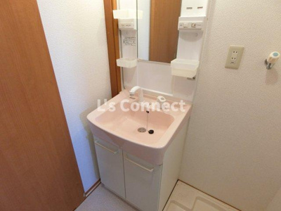 【洗面所】 | コーポ白鳥Ｃ棟 | 朝の支度もスムーズな独立洗面台。