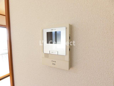 【セキュリティ】 | コーポ白鳥Ｃ棟 | 突然の来客時もＴＶモニターホンでしっかり確認。