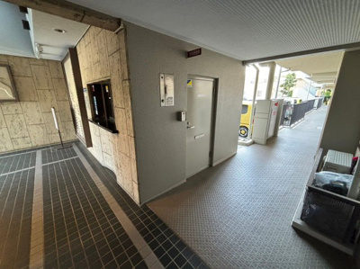 【エントランス】 | エクセラート松ノ浜 | 親切・丁寧を心がけ、お客様目線で物件探しのお手伝いをさせて頂きます♪お気軽にお問い合わせください！