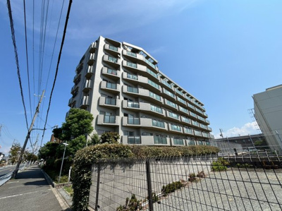 【外観】 | エクセラート松ノ浜 | 洗面室へはキッチンからと廊下からの２方向から出入りできるので、家事の効率も上がりますね！