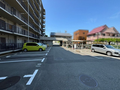 【駐車場】 | エクセラート松ノ浜 | 多用途に様々な使い方が出来る和室あります！お客様がいらっしゃった時の客間、お子様の遊び場、寝転がってのんびり休日を過ごす癒しの場、などなど、和室があるのは嬉しいですね♪