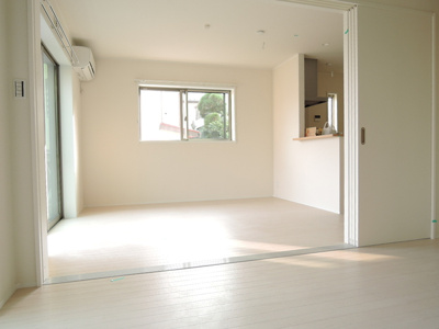 6帖洋室側から見たリビング