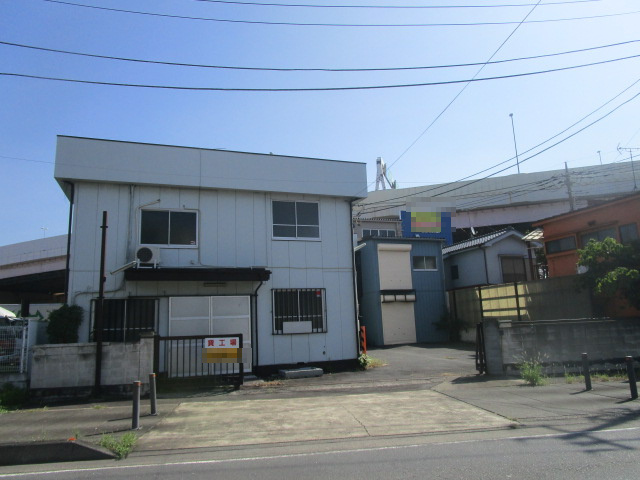 八潮市大字大曽根の工場