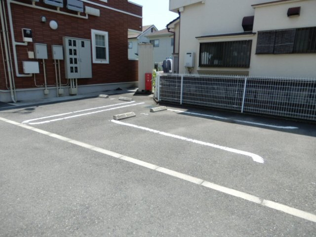明石市大久保町西脇のアパートの駐車場
