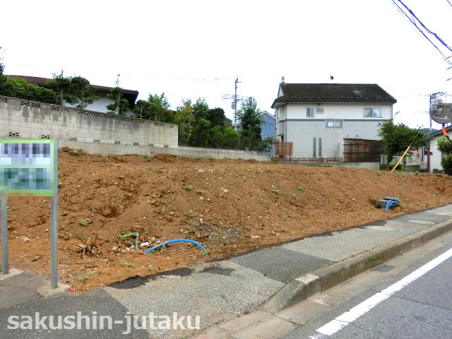 長作町　売地の外観|長作町　売地　建築条件なし　約76.9坪　住宅・事務所向き　西側９ｍ公道面　間口約19.2ｍ