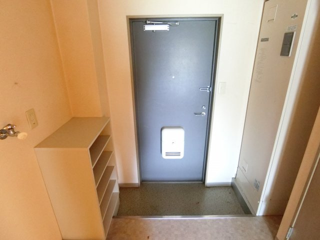 サニーコート太子の玄関