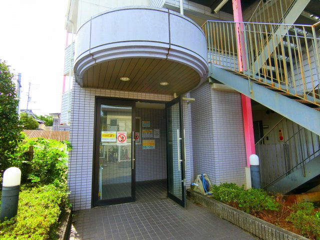 サニーコート太子のエントランス