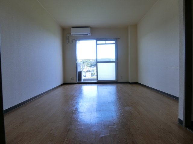 サニーコート太子の洋室