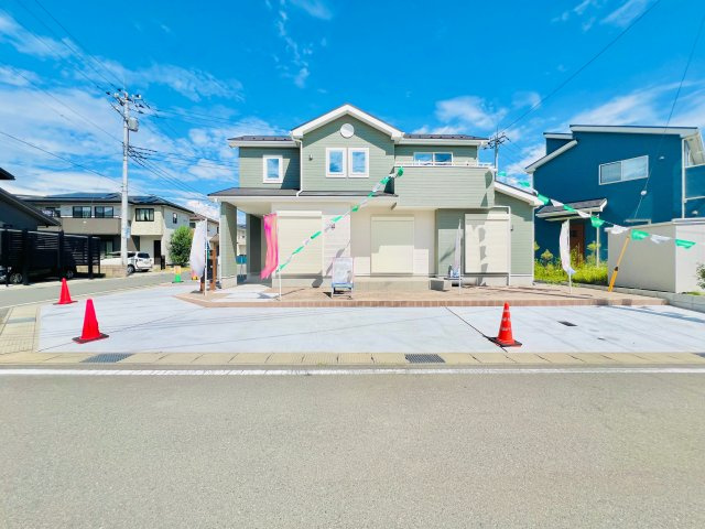 前橋市青柳町の前面道路含む現地写真|前面もゆとりのある広さで駐車も楽々♪