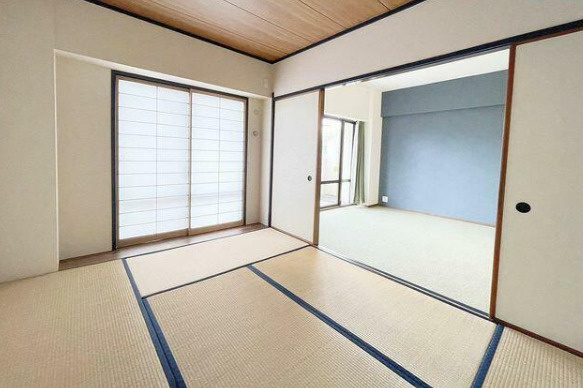 三郷パークマンション　尾張旭市東栄町4丁目の和室|来客スペース・子供の遊び場・昼寝スペースなど色々と幅広く使える大活躍の和室です。